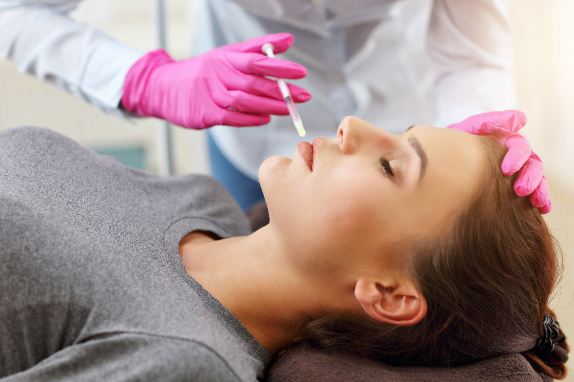 Prijateljica si je dala botox v gube pri očeh in na čelo